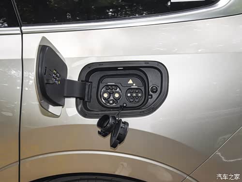 确定电驱系统对应于当前温度的输出参数限值