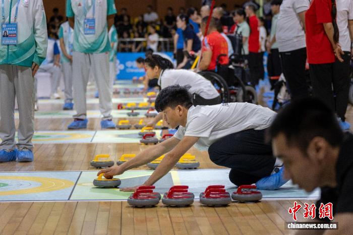 广州残特奥会旱地冰壶开赛：26支队伍参赛，混合