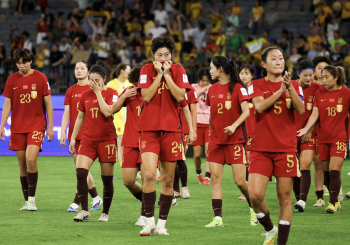 中国女足半决赛失利：门将失误引争议，网友质