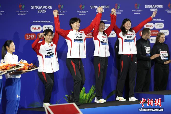 张雨霏新加坡世锦赛摘银 蝶泳分段成绩突破个人