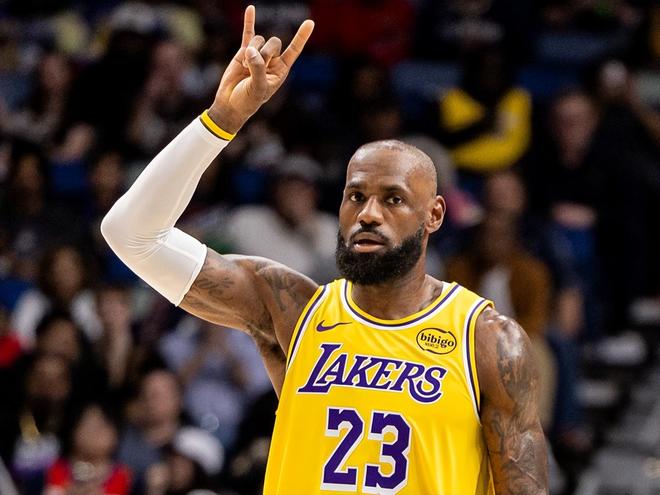 老詹19+8+13+13助攻创纪录，湖人擒火箭