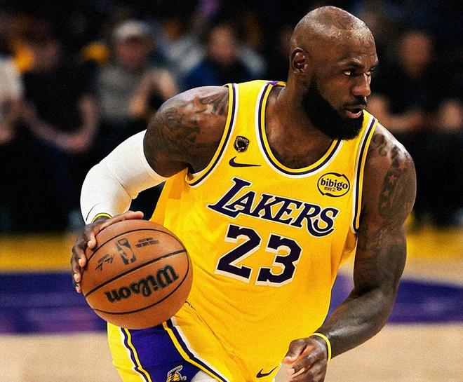 老詹19+8+13+13助攻创纪录，湖人擒火箭